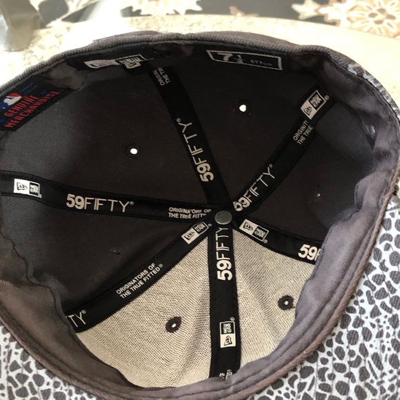 NY, New Era, Fitted 7 1/4, Grey Panel and Patterned Cap, GUC - Picture 6 of 10